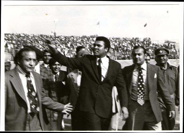 From left to right: Omer Ahmed, Muhammad Ali, Reginald Massey. At tha National Stadium, New Delhi, 1980.
