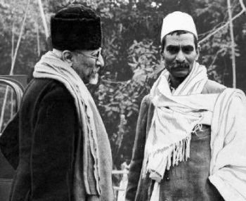 Maulana Azad, left, taking over as Congress President from Rajendra Prasad, 1940.