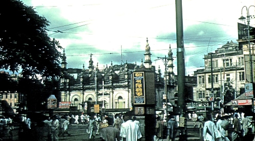 Great Masjid off Victoria House on Chowringhee Square, Calcutta, 1950 © John Cool
