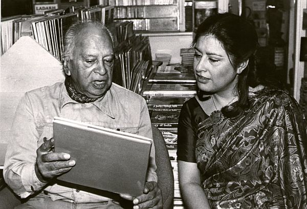 Jamila Massey, right, with Mulk Raj Anand in a London bookshop near the British Museum, 1990.